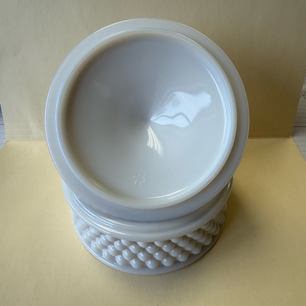 Vintage Westmoreland American Hobnail Milk Glass Puff Box Covered Candy Dish. - Picture 8 of 11